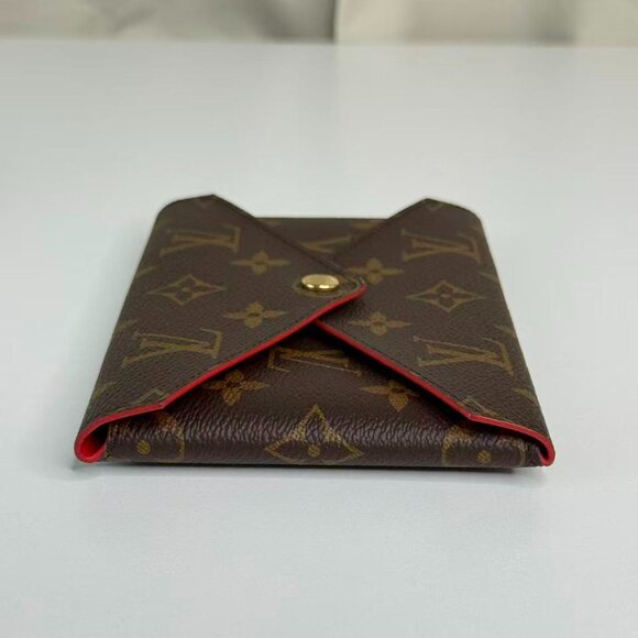 Louis Vuitton Monogram Canvas Wallet with Classic Design and Brown Color Scheme - Picture 4 of 8